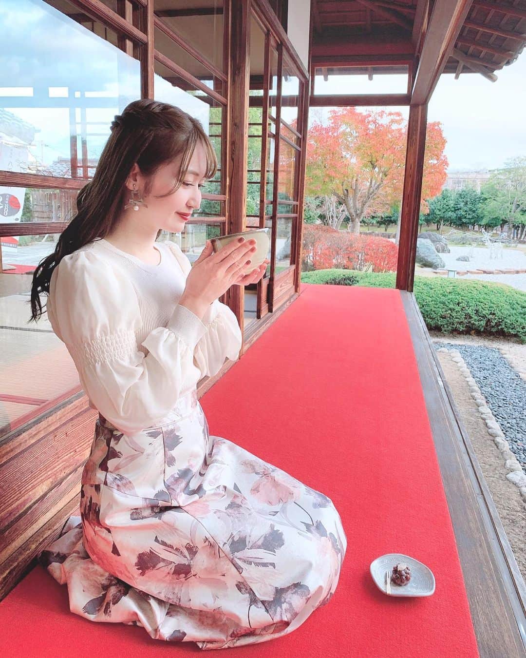 沢井里奈さんのインスタグラム写真 - (沢井里奈Instagram)「⠀ ⠀ 先日の撮影にて📷🌸 　 縁側から庭園を眺めながら お抹茶を頂けるなんて最高でした🍵✨ 　 西尾の抹茶美味しかったです☺️💓💓 　 　 #旧近衛邸 #西条園あいや本店 #お抹茶」12月14日 20時34分 - sawairina