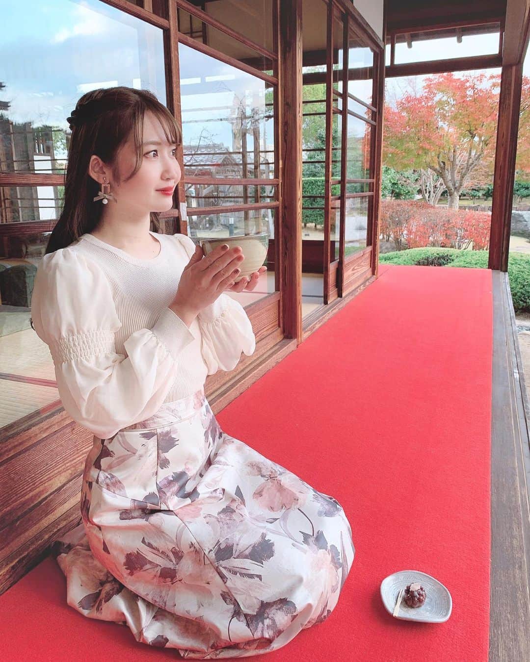 沢井里奈さんのインスタグラム写真 - (沢井里奈Instagram)「⠀ ⠀ 先日の撮影にて📷🌸 　 縁側から庭園を眺めながら お抹茶を頂けるなんて最高でした🍵✨ 　 西尾の抹茶美味しかったです☺️💓💓 　 　 #旧近衛邸 #西条園あいや本店 #お抹茶」12月14日 20時34分 - sawairina