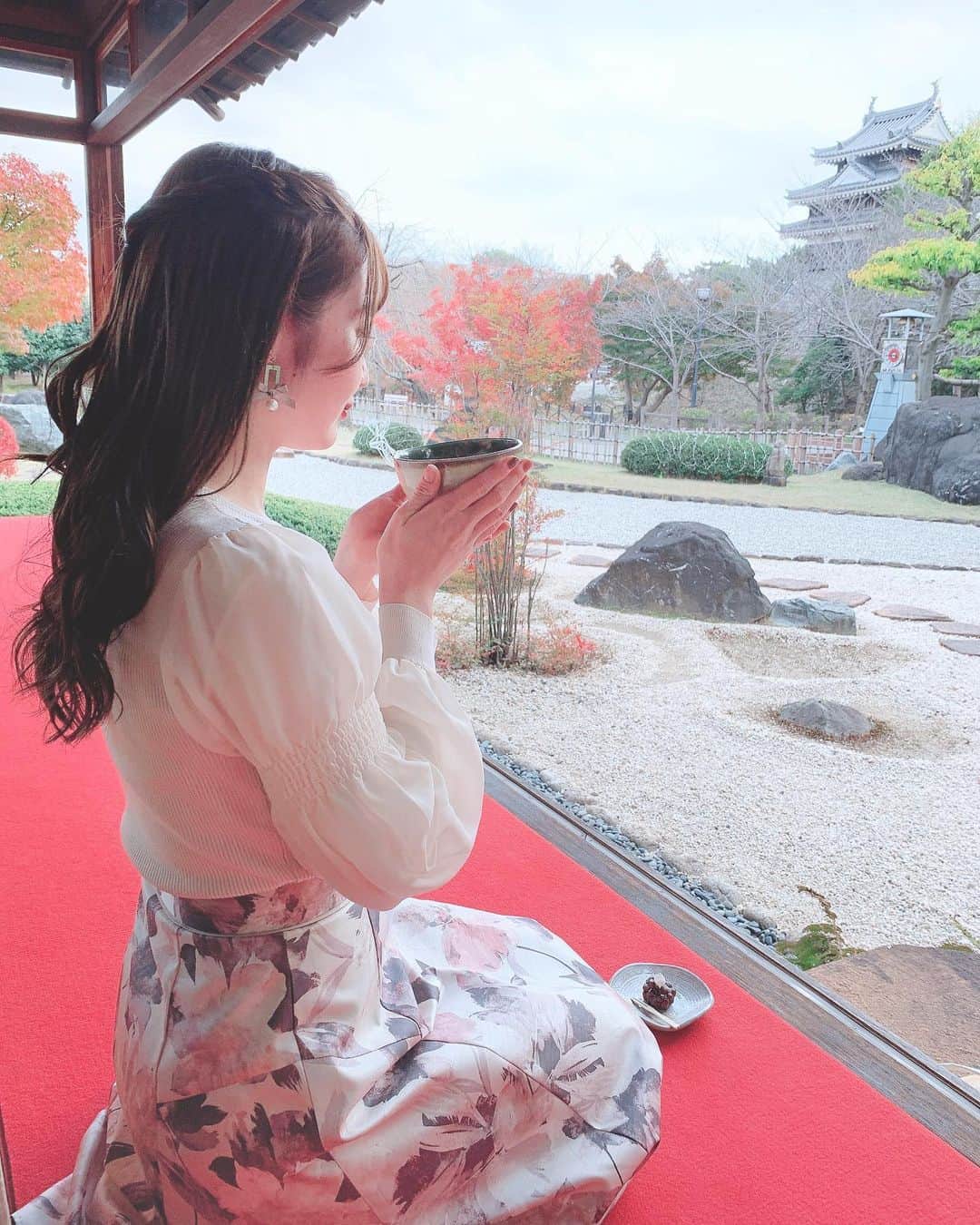沢井里奈さんのインスタグラム写真 - (沢井里奈Instagram)「⠀ ⠀ 先日の撮影にて📷🌸 　 縁側から庭園を眺めながら お抹茶を頂けるなんて最高でした🍵✨ 　 西尾の抹茶美味しかったです☺️💓💓 　 　 #旧近衛邸 #西条園あいや本店 #お抹茶」12月14日 20時34分 - sawairina