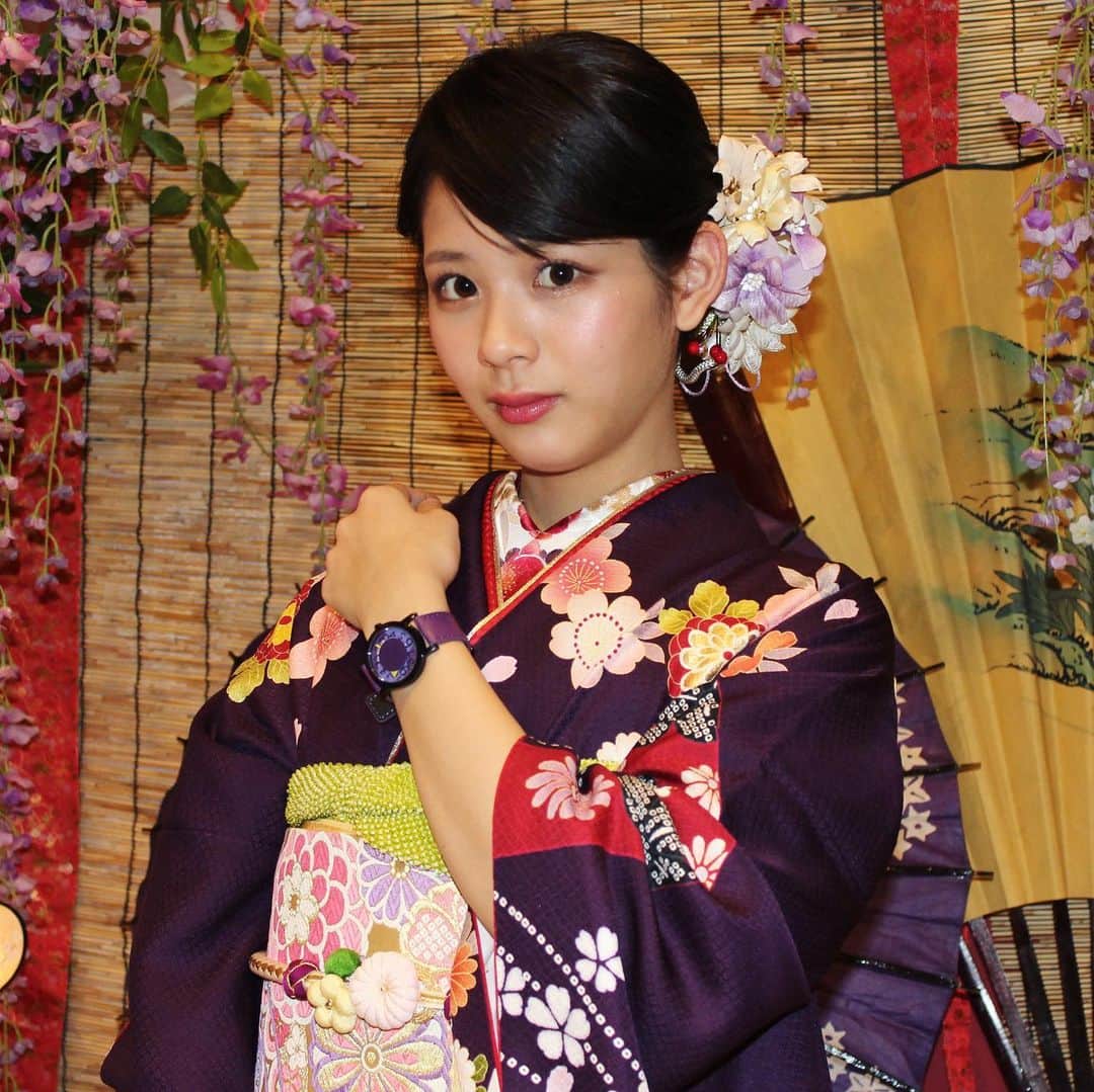 Sagiri Kitayamaさんのインスタグラム写真 - (Sagiri KitayamaInstagram)「振袖にも似合ってしまう @nomonday_jp の腕時計⌚✨ 写真は、バイカラーのカラー使いがオシャレな SEASON COLLECTION。文字のフォントやカラーリングがキャッチーで、コーデの差し色にとても映えます😺 ほかにもスタイリッシュで個性的な素敵な腕時計が沢山あるのでチェックしてみて下さいね🌟(キャスバルは5枚目にいます😺💕)  クーポンご使用で 10%OFFになります🌟 10%offクーポンコード➡【 rererkz42 】  #ノーマンデー #nomonday #腕時計  #時計 #手元倶楽部 #catlover #ノルウェージャンフォレストキャット #norwegianforestcat #cat  #catlover #catstagram」12月14日 20時41分 - rererurerurela