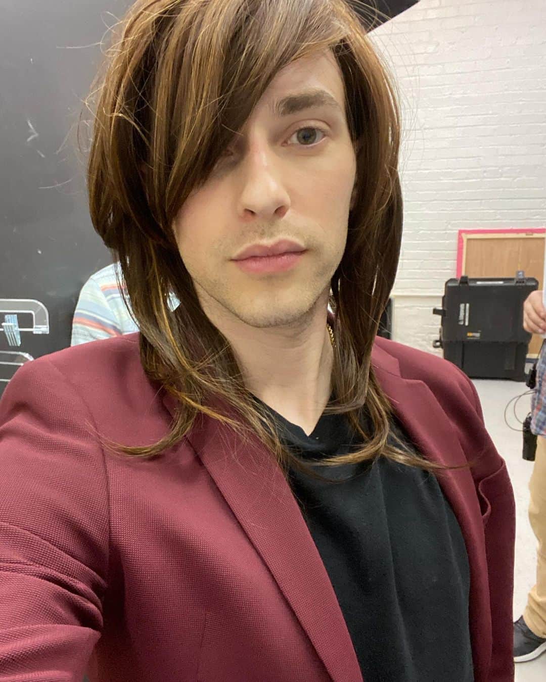 アダム・リッポンのインスタグラム：「Should I get bangs?」