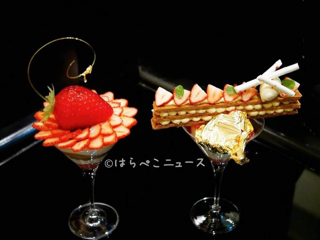 野山苺摘（グルメライター・グルメ探偵）のインスタグラム：「🍓いちごテロ🍓﻿ ﻿ ホテルインターコンチネンタル東京ベイ﻿ ﻿ 『いちご飴のパフェ』﻿ トップに採り立ての苺をイメージした飴細工をデコレーション！﻿ 飴を割ると、中にはグラニテ！﻿ ﻿ 『大人のストロベリーミルフィーユパフェ』﻿ 20cmのミルフィーユと、20個の苺！﻿ ﻿ 詳しい実食レポートは↓﻿ https://harapeco.news/interconti-tokyo7/﻿ ﻿ 🍓🍓🍓🍓🍓🍓🍓🍓🍓🍓🍓🍓🍓🍓🍓🍓﻿ ﻿ #パフェ #🍓 #いちご飴のパフェ﻿ #大人のストロベリーミルフィーユパフェ﻿ #いちごライター #いちご #いちごテロ #苺 ﻿ #parfait #草莓 #ミルフィーユ﻿ #いちごパフェ #カフェ巡り #millefeuille﻿ #いちご集め #딸기 #cafe #パフェあつめ﻿ #カフェ #パフェスタグラム　#パフェ大好き﻿ #🍨　#スイーツ　#飯テロ ﻿ #イチゴ探偵  #飴細工 #竹芝﻿ #ホテルインターコンチネンタル東京ベイ﻿ #グルメインスタグラマー　#イチゴスタグラム　﻿ ﻿ 🍓🍓🍓🍓🍓🍓🍓🍓🍓🍓🍓🍓🍓🍓🍓🍓」