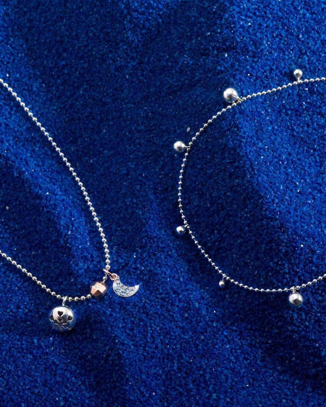 のインスタグラム：「Ring clear as a Bell in precious silver, DoDo's distinctive new charm jewel.⁣ ⁣ #DoDoCharms #CharmingJewelry #BollicineCollection」
