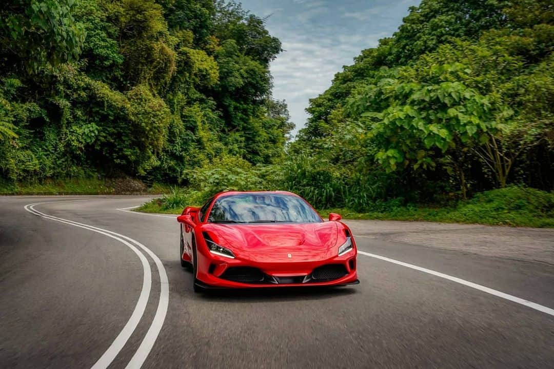 Ferrari APACさんのインスタグラム写真 - (Ferrari APACInstagram)「Memories in the making. Back to exploring this beautiful country with the Ferrari F8 Spider.  #WildAtHeart #FerrariF8Spider #LuxuryLifestyle #ItalianDesign #MYFerrariF8Spider #FerrariMalaysia #Ferrari」12月14日 20時54分 - ferrariapac