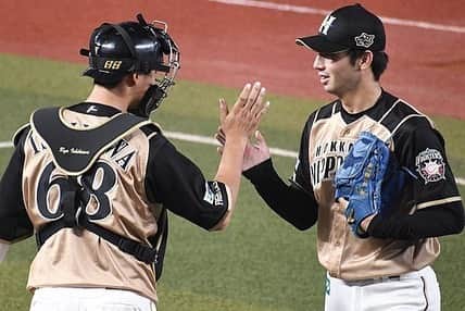 鈴木遼太郎のインスタグラム：「. . お疲れ様です。 . . 先日戦力外を受けました。 結果を出さないとこのようになる世界。 3年間何もできなかった自分を情けなく感じでおります。 . . . 本日、ファイターズの一員として来年もプレーできることになりました。 1回死んでいるので、やり残すことのないよう最後の最後までもがいていきます。 . . . 引き続き応援よろしくお願いします😊 . . #鈴木遼太郎  #もがいてもがいてもがきまくる #がんばっぺ石巻」