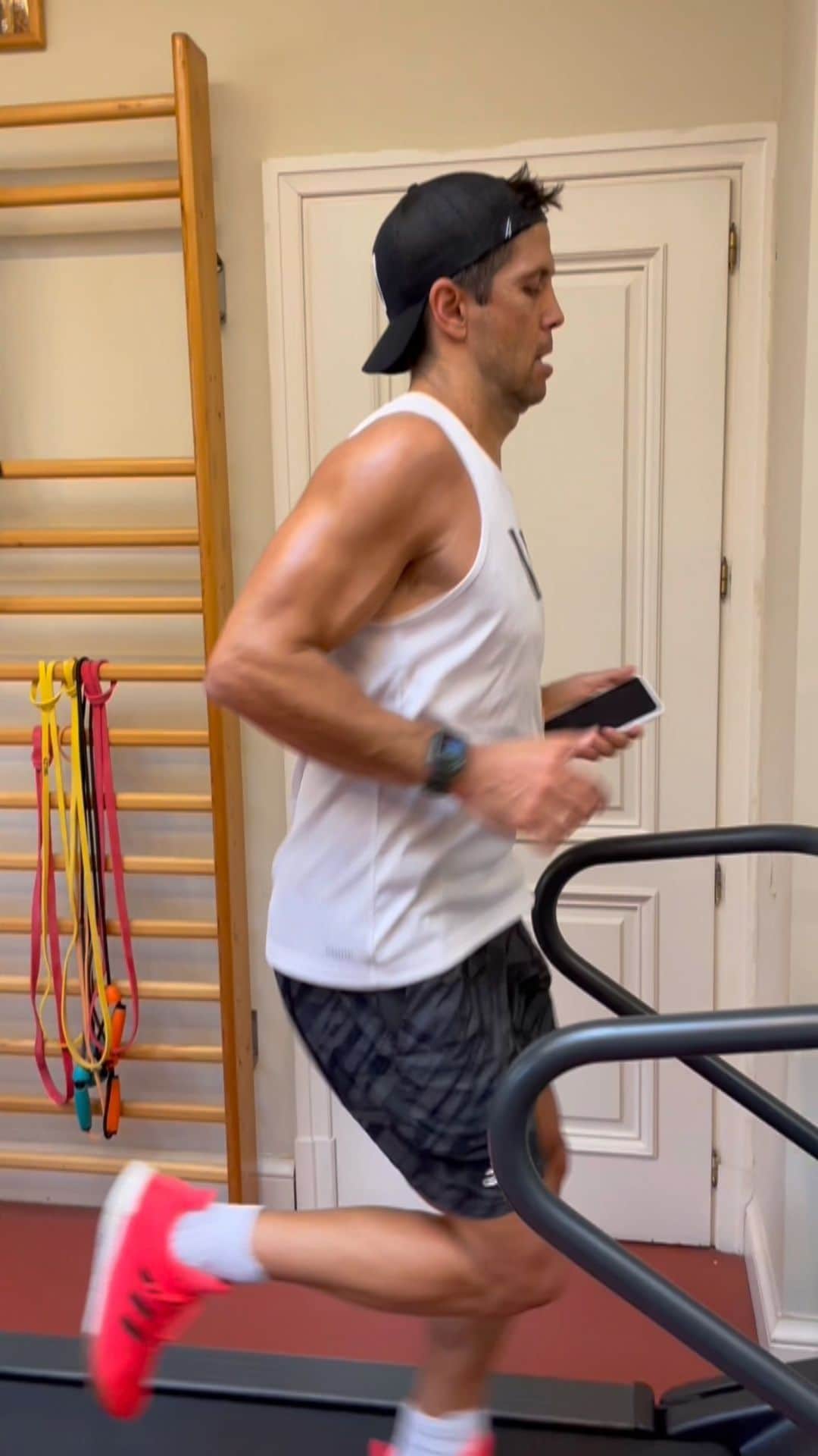 フェルナンド・ベルダスコのインスタグラム：「Otro día más de entrenamiento ... Otro día menos para llegar a competir !!! Día de series consiguiendo llegar a 14km/h sin dolor en mi rodilla #vamos #seguimossumando #training #preseason #2021」