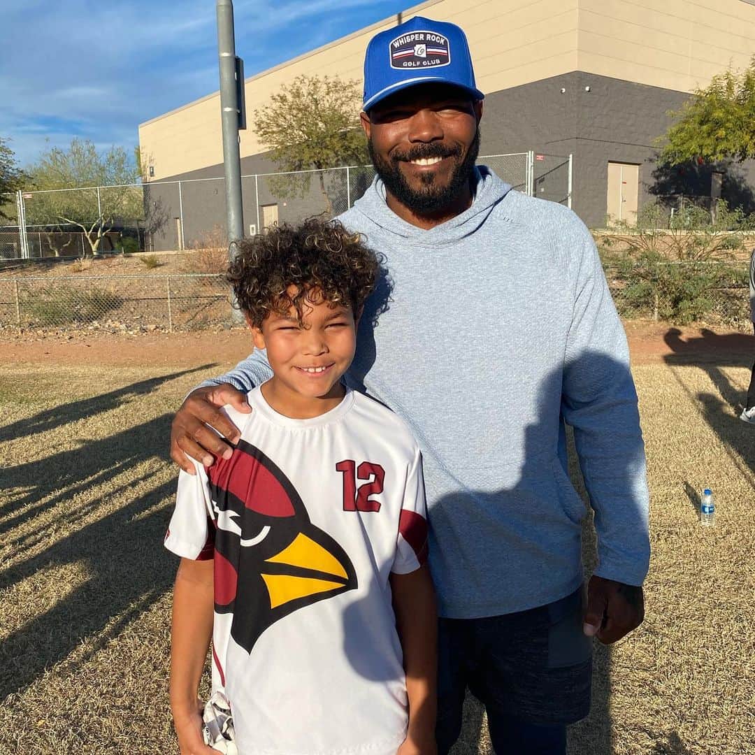 ハウィー・ケンドリックのインスタグラム：「I’m very proud of you son. Another Trophy to add to the collection. He had 3 touchdowns yesterday. He showed out like Odell today.」