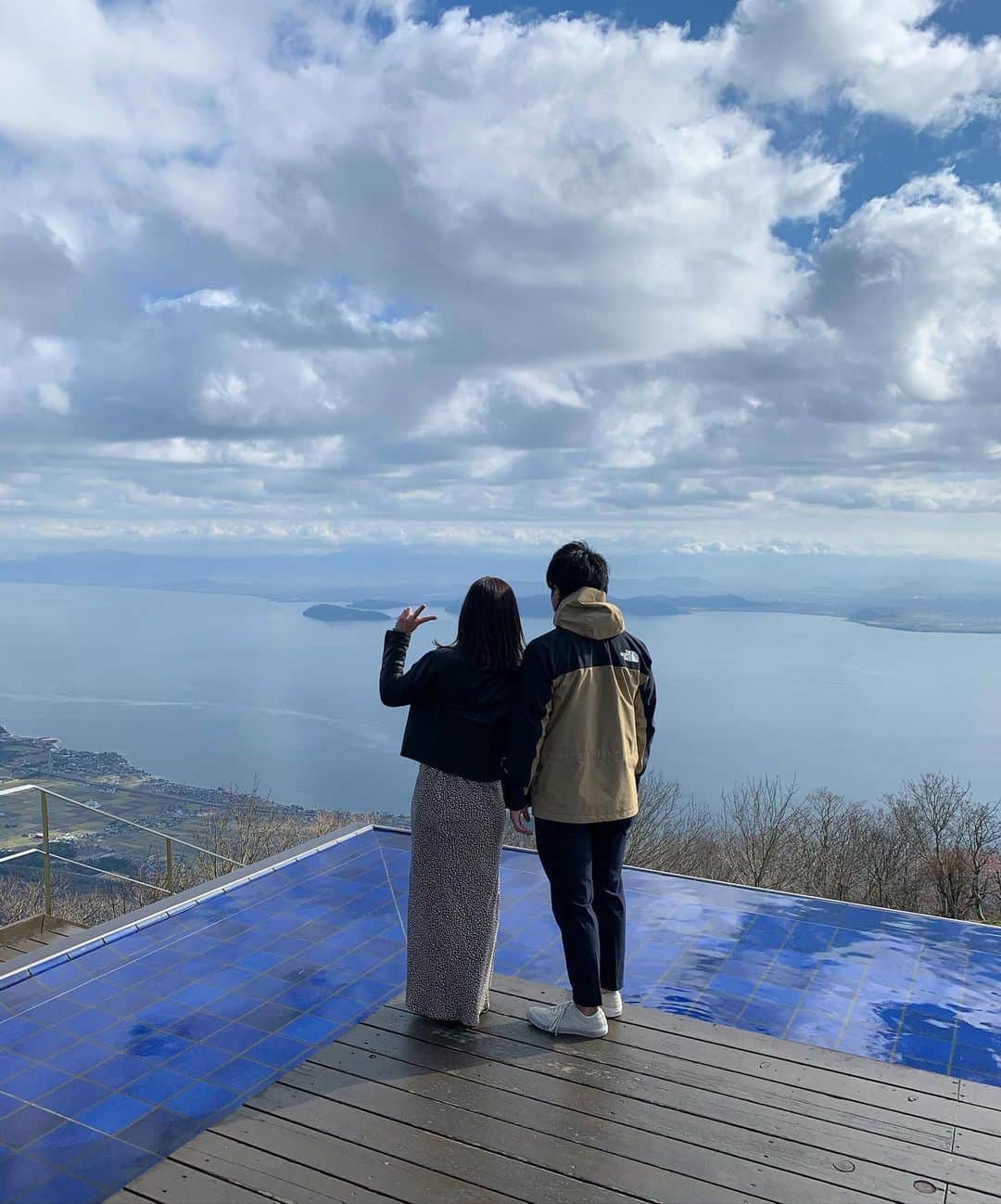 大関れいかのインスタグラム：「. この前行ったここ綺麗だった！ し、映えた！！！🧚‍♀️ 隣が棒立ちすぎ事件。 #びわ湖バレイ」