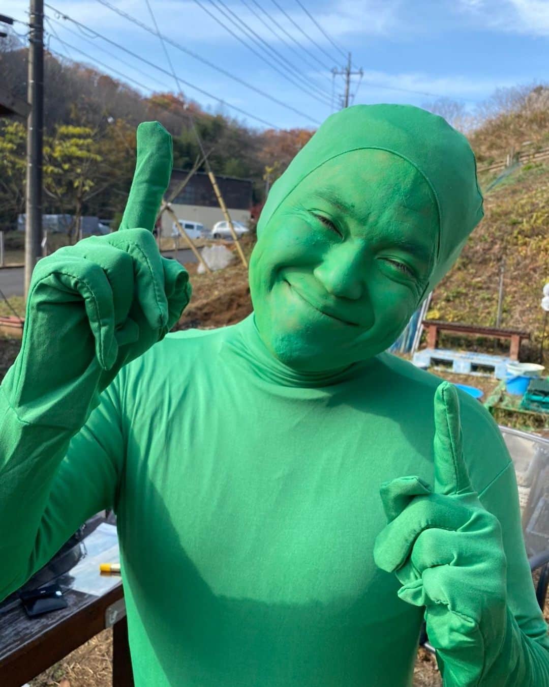 相馬トランジスタのインスタグラム：「地獄の撮影する直前の相馬トランジスタ （ノリノリ）  #緑大好き #自然と違和感はない #この時はまだ何もしらなかった」