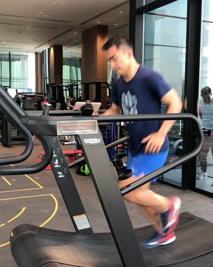 チャナティプ・ソングラシンのインスタグラム：「วันนี้ผมได้มีโอกาสมาออกกำลังกายที่ Siri Campus ไม่น่าเชื่อว่ายิมในที่ทำงานจะมีอุปกรณ์ระดับโลกขนาดนี้」