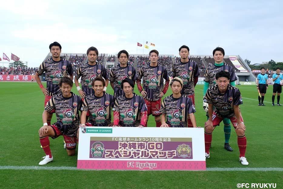田口潤人のインスタグラム：「vs 愛媛FC  昨日も沢山のご声援 ありがとうございました👍  試合後にスタジアムにあがった 久々に見た花火は最高の景色でした🎆  残り2試合、皆さんに 勝利を届けられるように戦い抜きます！  #fc琉球 #愛媛fc #ゴールキーパー #gk #沖縄 #琉球 #琉球再興」