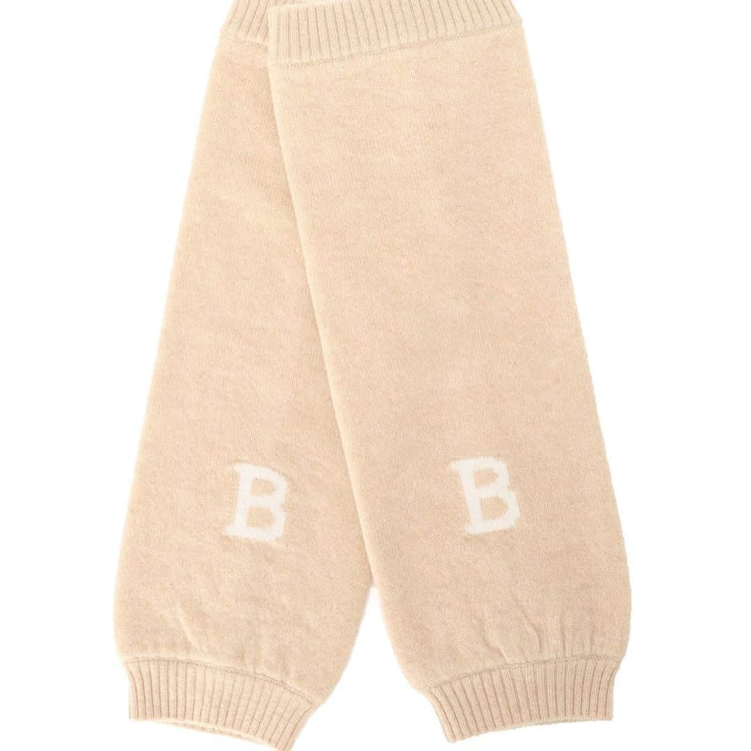 BORDERS at BALCONYさんのインスタグラム写真 - (BORDERS at BALCONYInstagram)「BORDERS at BALCONYからレッグウォーマーが発売!!⁠⠀  ヘルシーな笑顔輝く女性でいるために。 健康な心をつくるのは、健康な身体から。 一日中しっかり自分を大事に、愛してほしいから、ボーダーズが提案するのは 【DAY & NIGHT LEG WARMER 】 ⁠⠀ 冷えは女性の大敵。⁠⠀ シーズン問わず、足元を暖かく保って、ヘルシーな体を作りましょう！⁠⠀ ⁠⠀ ⁠⠀ 【NIGHT】ベッドタイムにもお使いいただけるサーモライト構造で、熱を逃さないあったか設計。お休み中も心地良い程よい着圧があります。⁠⠀ 【DAY】ファッションにコーディネートしたい4色のカラーバリエーションのカシミヤ100％。⁠⠀ 「B」のロゴがちらりと見えてキュート♥♥⁠⠀ ⁠⠀ ⁠⠀ こちら、デザイナーの柴田が「絶対に作りたい！」とこだわって作ったアイテム。⁠⠀ どうしても本人の口から商品についてお伝えさえていただきたい！ということで、、、⁠⠀ 12/16(水）14:00〜　START✨⁠⠀ インスタライブを開催いたします！！！⁠⠀ ⁠⠀ 是非、お時間あればご覧いただけたら幸いです(^^)(^^)⁠⠀ ⁠ ⁠⠀ ⁠⠀ ⁠⠀ #新商品発売 #productlaunch #comingsoon#newproductalert #新商品⁠⠀ #bordersatbalcony #ボーダーズアットバルコニー #ボーダーズ #BORDERS #柴田陽子 #yokoshibata」12月14日 21時17分 - bordersatbalcony_official