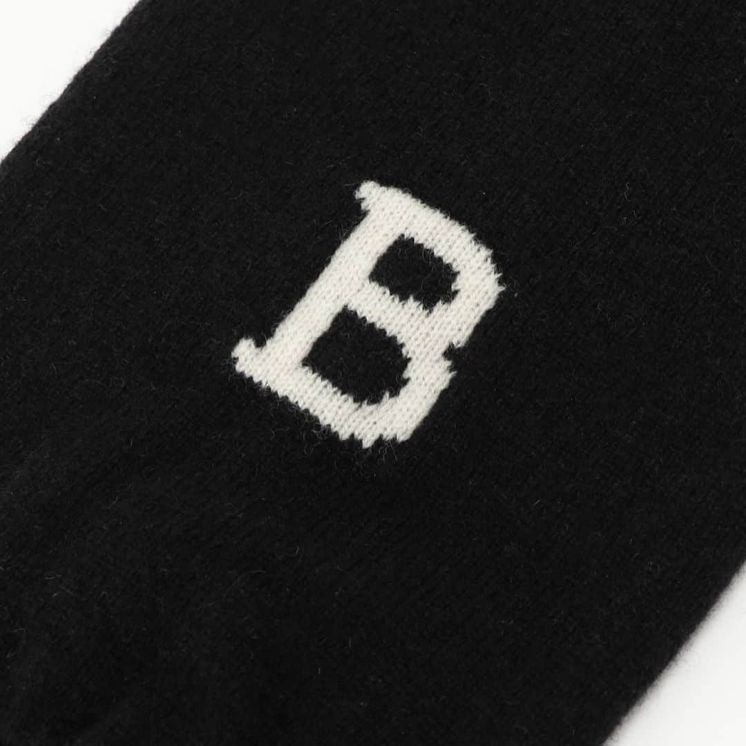 BORDERS at BALCONYさんのインスタグラム写真 - (BORDERS at BALCONYInstagram)「BORDERS at BALCONYからレッグウォーマーが発売!!⁠⠀  ヘルシーな笑顔輝く女性でいるために。 健康な心をつくるのは、健康な身体から。 一日中しっかり自分を大事に、愛してほしいから、ボーダーズが提案するのは 【DAY & NIGHT LEG WARMER 】 ⁠⠀ 冷えは女性の大敵。⁠⠀ シーズン問わず、足元を暖かく保って、ヘルシーな体を作りましょう！⁠⠀ ⁠⠀ ⁠⠀ 【NIGHT】ベッドタイムにもお使いいただけるサーモライト構造で、熱を逃さないあったか設計。お休み中も心地良い程よい着圧があります。⁠⠀ 【DAY】ファッションにコーディネートしたい4色のカラーバリエーションのカシミヤ100％。⁠⠀ 「B」のロゴがちらりと見えてキュート♥♥⁠⠀ ⁠⠀ ⁠⠀ こちら、デザイナーの柴田が「絶対に作りたい！」とこだわって作ったアイテム。⁠⠀ どうしても本人の口から商品についてお伝えさえていただきたい！ということで、、、⁠⠀ 12/16(水）14:00〜　START✨⁠⠀ インスタライブを開催いたします！！！⁠⠀ ⁠⠀ 是非、お時間あればご覧いただけたら幸いです(^^)(^^)⁠⠀ ⁠ ⁠⠀ ⁠⠀ ⁠⠀ #新商品発売 #productlaunch #comingsoon#newproductalert #新商品⁠⠀ #bordersatbalcony #ボーダーズアットバルコニー #ボーダーズ #BORDERS #柴田陽子 #yokoshibata」12月14日 21時17分 - bordersatbalcony_official