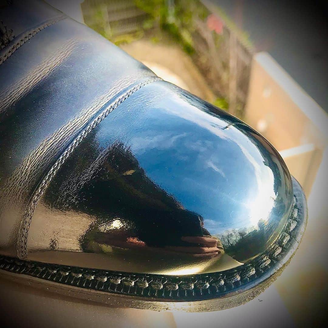 bootblack_officialさんのインスタグラム写真 - (bootblack_officialInstagram)「High shine on a pair of black strait tip shoes.  #columbus#bootblack#shoecare#shoeshine#shoepolish#shoegazing#shoestagram#mensshoes#mensfashion#leathershoes#madeinjapan#japanmade#horsehair#bristle#brush#churchs」12月14日 21時23分 - bootblack_official