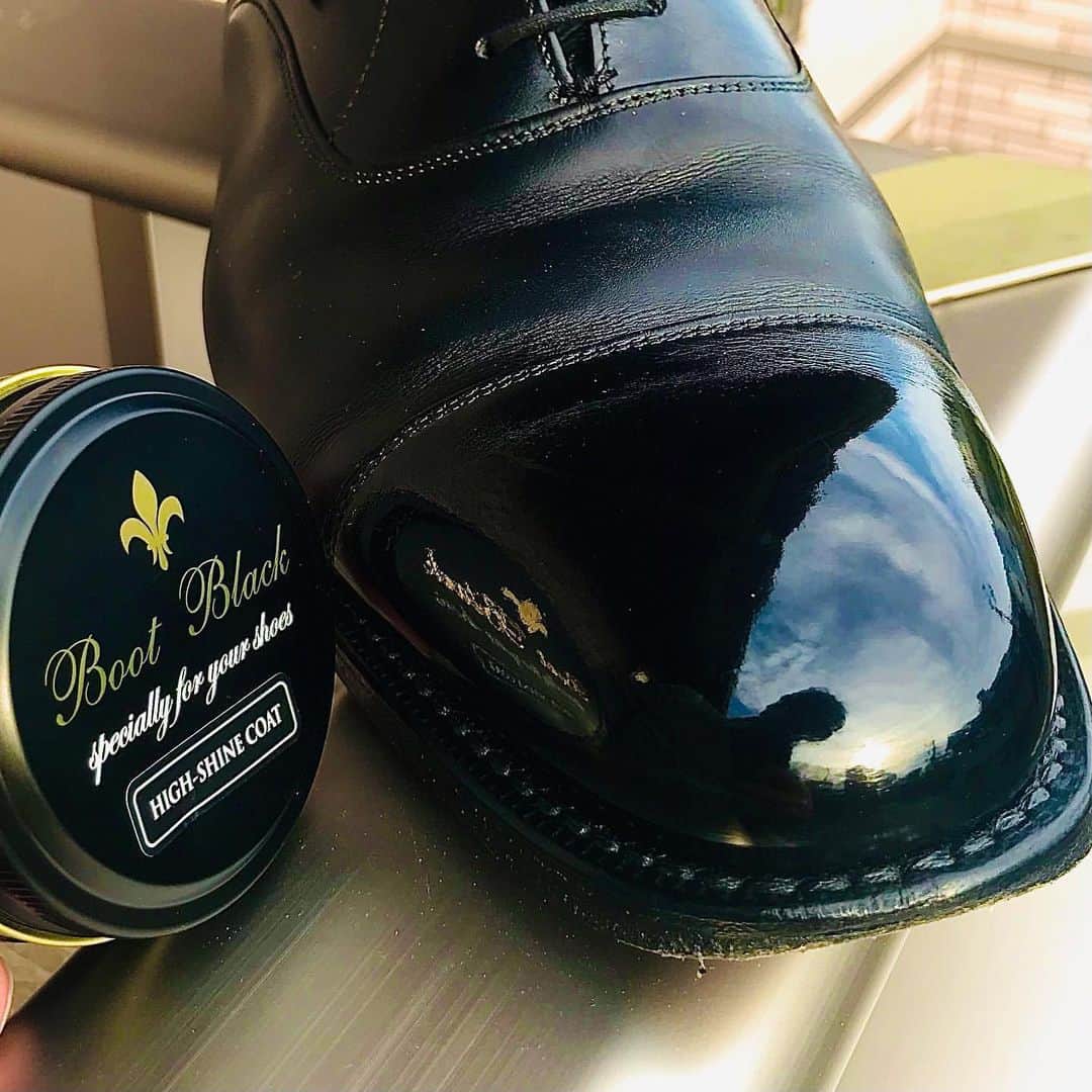 bootblack_officialさんのインスタグラム写真 - (bootblack_officialInstagram)「High shine on a pair of black strait tip shoes.  #columbus#bootblack#shoecare#shoeshine#shoepolish#shoegazing#shoestagram#mensshoes#mensfashion#leathershoes#madeinjapan#japanmade#horsehair#bristle#brush#churchs」12月14日 21時23分 - bootblack_official