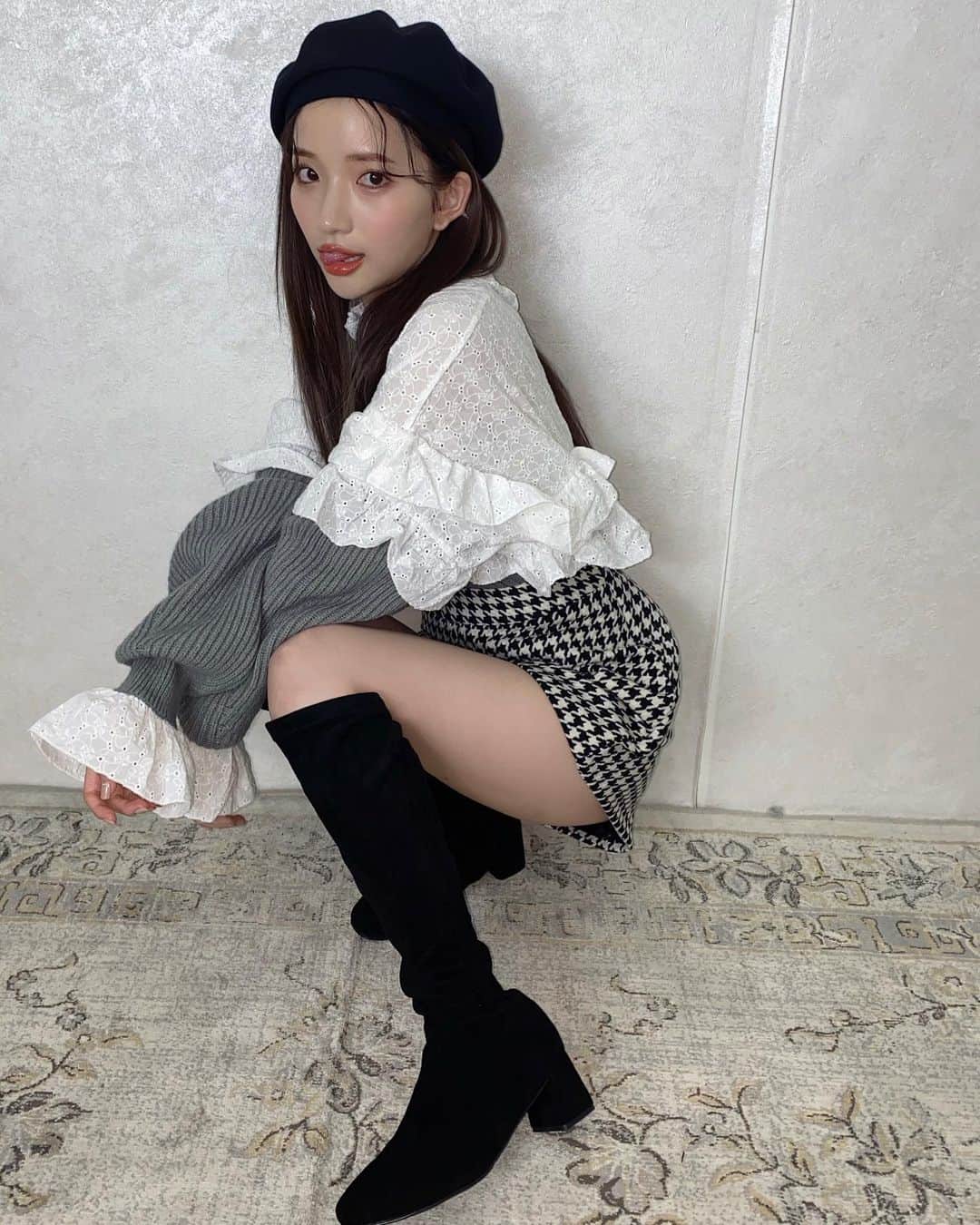 南りほのインスタグラム：「舌ぺろ先生👩🏻‍🎨👅」
