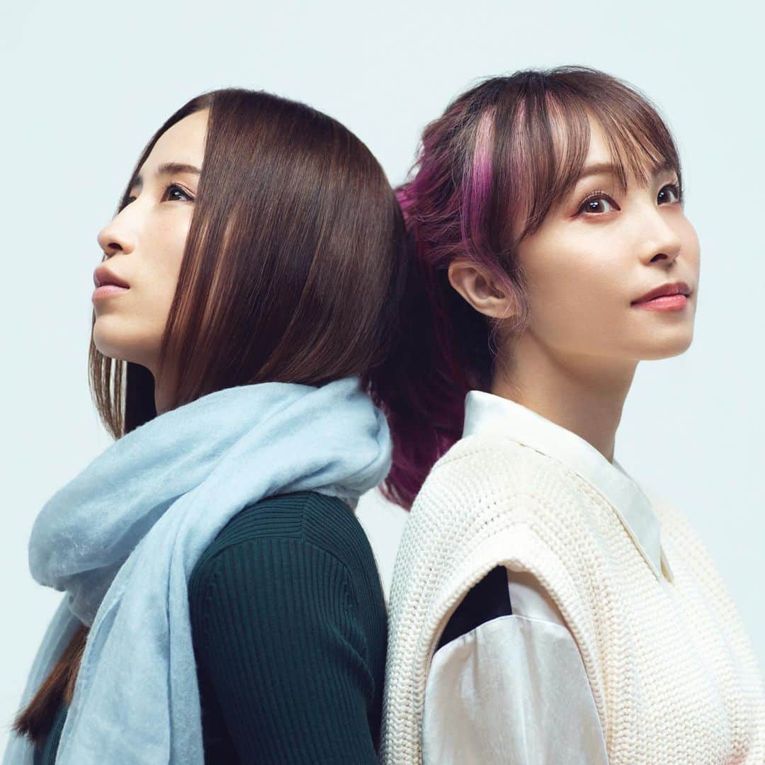 長山一樹のインスタグラム：「映像と写真の監督兼撮影を担当させていただいてるYouTubeチャンネル「THE FIRST TAKE」より。  @the_firsttake  LiSA×Uru 再会 (produced by Ayase) @xlisa_olivex @uru_official.id @ayase_0404  Creative Director / Art Director: @smzksk  Art Director: @kana_takara  Director of Photography: @kazuki_nagayama  Lighting Director: @kazuhidetoya  Producer: Kentaro Kinoshita Producer: @makotouchida__  #lisa #uru #photography #cinematography #director #portrait #thefirsttake #youtube #hasselblad #h6d #kazukinagayama #長山一樹」