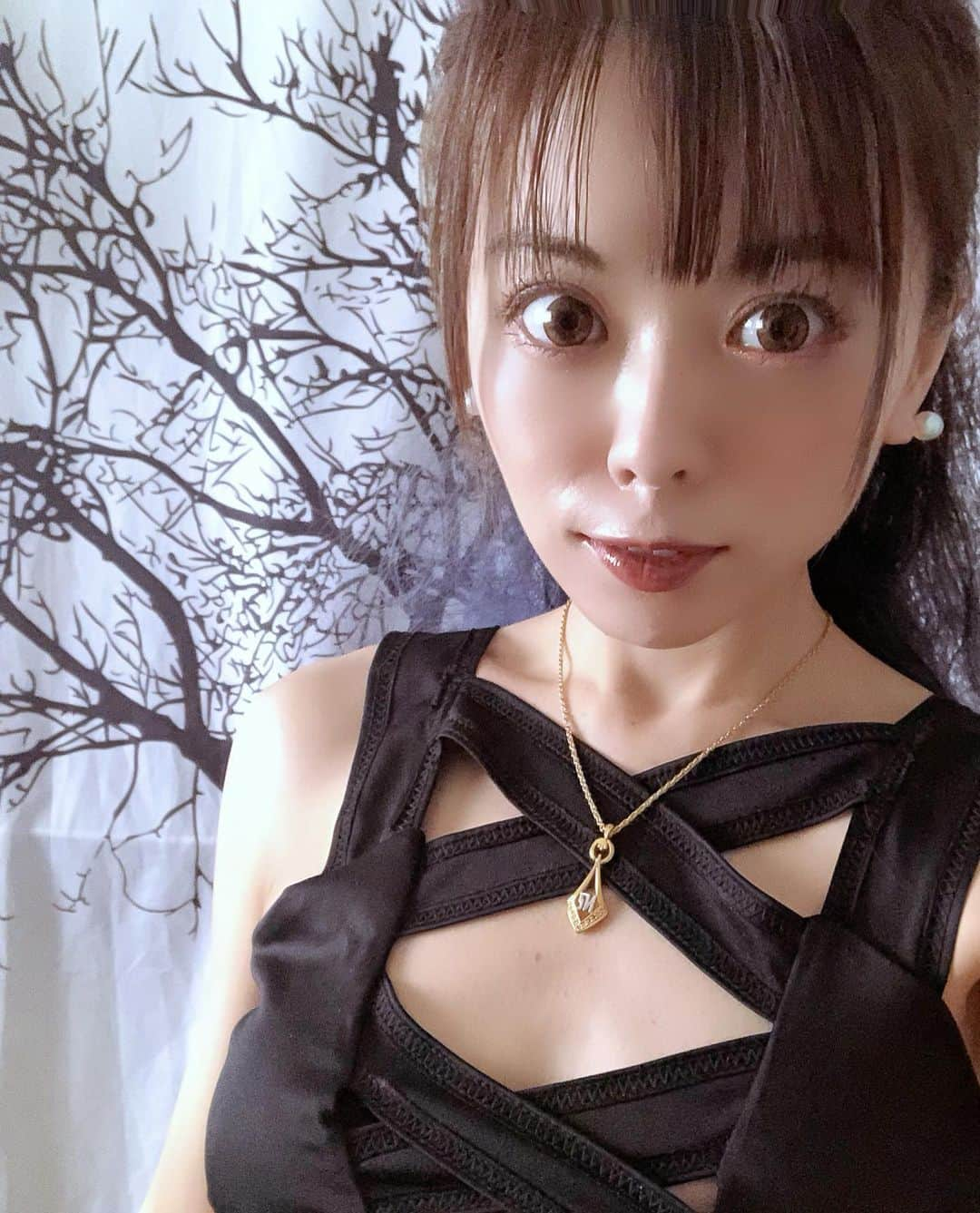 及川愛未さんのインスタグラム写真 - (及川愛未Instagram)「先週になりますが… 初TOPQUEENさんの撮影でした！事務所の先輩やお友達、著名な方もライナップとなっているレースクイーングラビアコンテンツです💻 週2回更新されるので、でてきたら笑 よろしくお願いします🎶 楽しい1日でした〜📸 オオタカメラマンありがとうございました topqueen.jp/serviceoutline/ #shooting #撮影 #model #roundgirl  #topqueen #レースクイーン #グラビア #コンテンツ #壁紙 #ダウンロード してね #コスプレ #サロンモデル #ブライダルモデル #studio #ポートレートしま専科  #ポートレート  #photography  #photo  #写真  #写真好きな人と繋がりたい  #写真撮るの好き人と繋がりたい  #portraitmodel #portrait  #tokyocameraclub  #カメラマン募集  #被写体募集　 #ファインダー #ファインダー越しの私の世界 #キリトリセカイ #followme ‪ ‬」12月15日 8時21分 - manamioichan