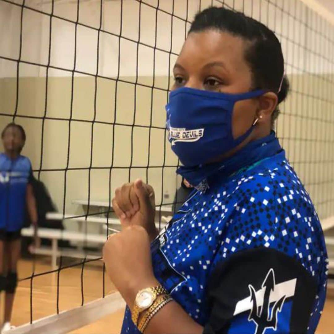 USA Volleyballさんのインスタグラム写真 - (USA VolleyballInstagram)「Three clubs from the Kansas City area are working to engage Black youth in their community by offering low fees. Fundraisers, donations and the generosity of coaches are a few ways they support their programs.  Learn more about how these clubs operate, 🔗 in bio.」12月15日 7時00分 - usavolleyball