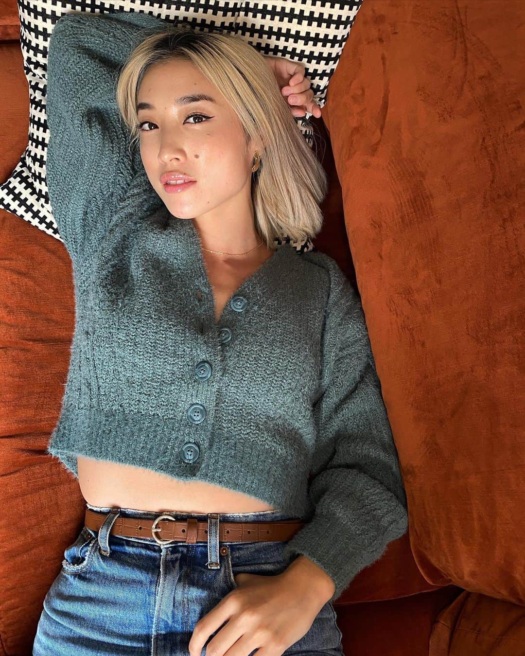 Ai Shimatsuさんのインスタグラム写真 - (Ai ShimatsuInstagram)「@abercrombie Holiday Campaign 2020 🎄♥️   Holidays might look different this year for everyone. But we can still make it feel special by decorating, cooking, sending gifts and maybe dressing up to your fav outfit!  Grateful to be a part of this campaign. ♥️ It def brought me holiday joy. 🎁 Special thanks to @lilbuckdalegend for the direction. 🙌   #abercrombieandfitch #abercrombie #holiday #campaign」12月15日 7時04分 - aishimatsu