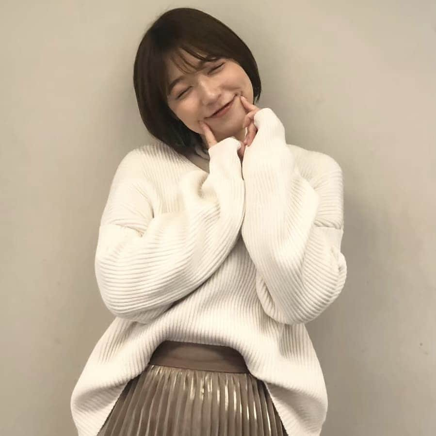 女子アナをこよなく愛する美人図鑑のインスタグラム：「かやちゃんの暖かい眼差し✨  #阿部華也子 #かやちゃん #かやっち #かや姫 #お天気ちゃん #お天気お姉さん #お天気キャスター #めざましテレビ #女子アナ #アナウンサー #キャスター #眼差し #暖かい #えくぼ #かわいい #可愛い #可愛いすぎる #美人 #美女 #美しい #綺麗 #清楚 #可憐 #癒し #大好き」