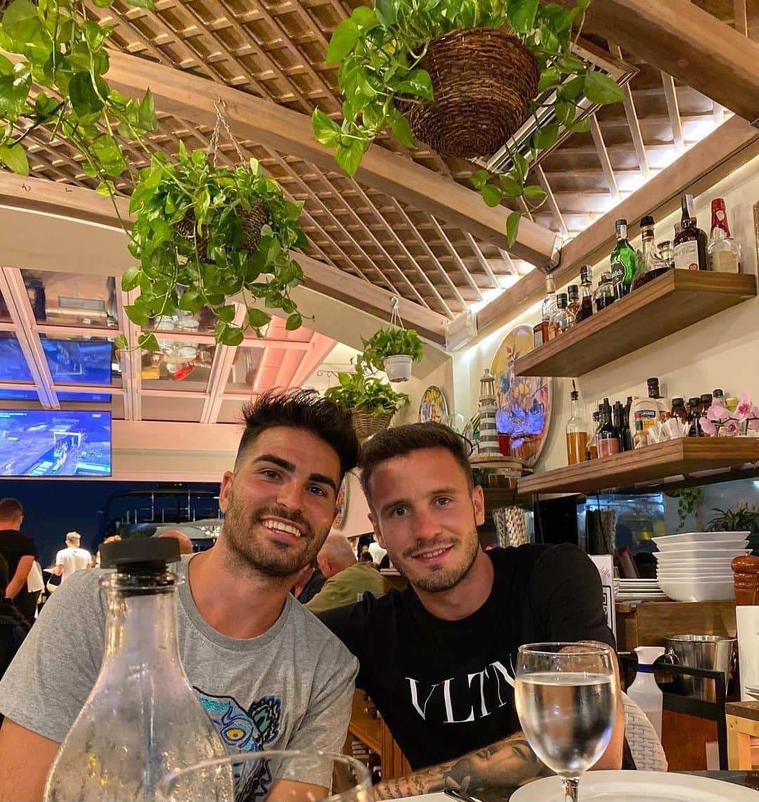 サウル・ニゲスさんのインスタグラム写真 - (サウル・ニゲスInstagram)「Contigo hasta el final. Siempre dispuestos 😜 Por muchos más, feliz cumpleaños hermano!! ❤️ 🎂 @xavi_elche10」12月15日 7時12分 - saulniguez