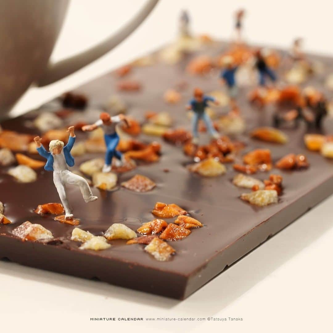田中達也さんのインスタグラム写真 - (田中達也Instagram)「⠀ “Chocolate Swamp” ⠀ 底なしの美味さ ⠀ ──────────────────── 《EXHIBITION info》 　 【MINIATURE LIFE展2020 in 佐賀】 MINIATURE LIFE EXHIBITION2020 in Saga until: Jan. 30, 2021 #MiniatureLife展 #ミニチュアライフ展 Please look at the Instagram story’s highlight for more information.」12月15日 7時35分 - tanaka_tatsuya
