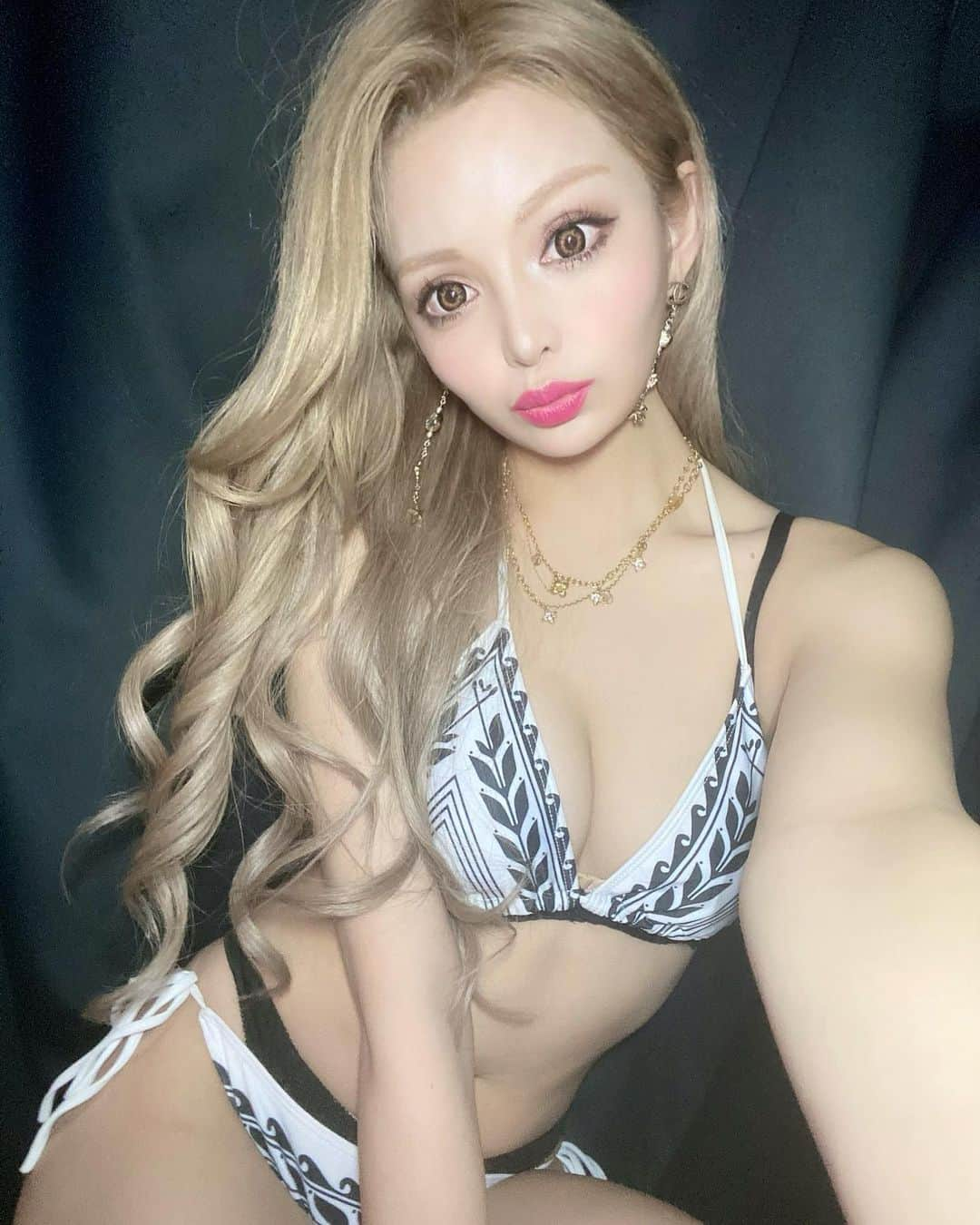 エリカのインスタグラム：「頑張りどき！ドキ！♥️﻿ #バーレスク東京 #六本木 #渋谷 #新宿 #歌舞伎町 #ギャル #ベビギャル #キャバ嬢 #ダンサー #水着 #水着ギャル #ビキニ #burlesque #dancer ﻿」