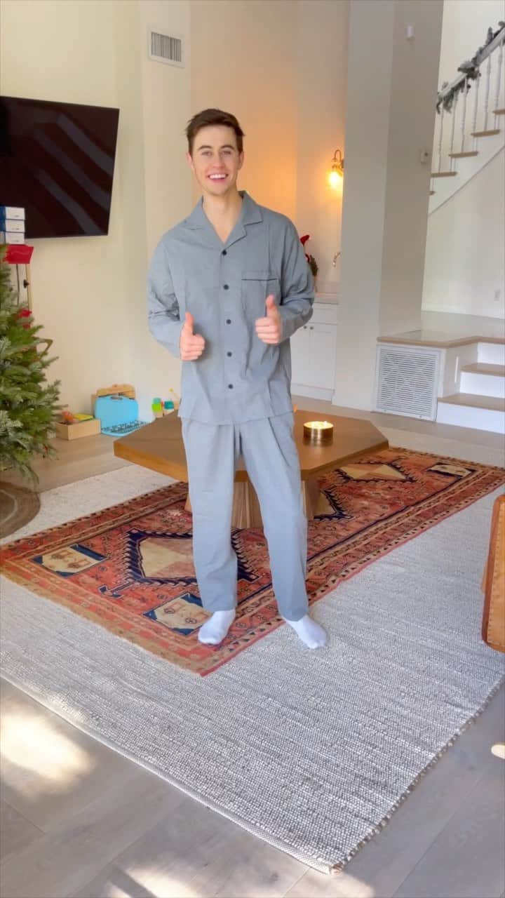 のインスタグラム：「Stay cozy, comfy & warm this winter with @uniqlousa’s Heattech, fleeces, sweaters & hoodies - high quality pieces for an affordable price #LifeWear #MadeForAll #Uniqlo 😁👍」