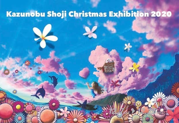 のインスタグラム：「クリスマスがやって来る。 新型コロナのせいで動きが徹底的に制限された2020年。  でも、サンタさんはきっとやって来てくれる。 理不尽な1年だったからこそ間違いなくやって来る。  街中でもその準備が着々と進んでいる。 先週土曜日にスタートした我が友、絵描き少路和伸のクリスマス・サンタ展。  ここには既に世界中からサンタさんが集っている。 色々な表情を見せてくれるサンタさんを眺めているだけで・・・  間違いなく笑顔になる。 間違いなく温かい気持ちになる。  年末まで冬将軍が暴れ回る気配も濃厚。 ミナミに行くことがあれば、ひと足伸ばしてあなたもぜひ！  26日土曜日まで毎日午前11時から午後7時まで開催中。 少路くんもほぼずっと在廊しているはず。いろいろ話もしてみてください。  住所は心斎橋筋になっているけど、むしろ御堂筋。 御堂筋心斎橋から南に歩いて大丸南館の南っぺりの路地を左折して突き当たれば判ります。  何なら近いうちにこの画廊からYouTubeのライブ配信もやらかしちゃうかもです。 @hiroteradaira  時間帯は間違いなくお昼間。 タイミングが合えばあなたがその配信に登場するかもです。はい。  ぜひあったまりに行ってください！  #少路和伸 #YouTube #ライブ配信 #ヒロ寺平 #ヒロT」