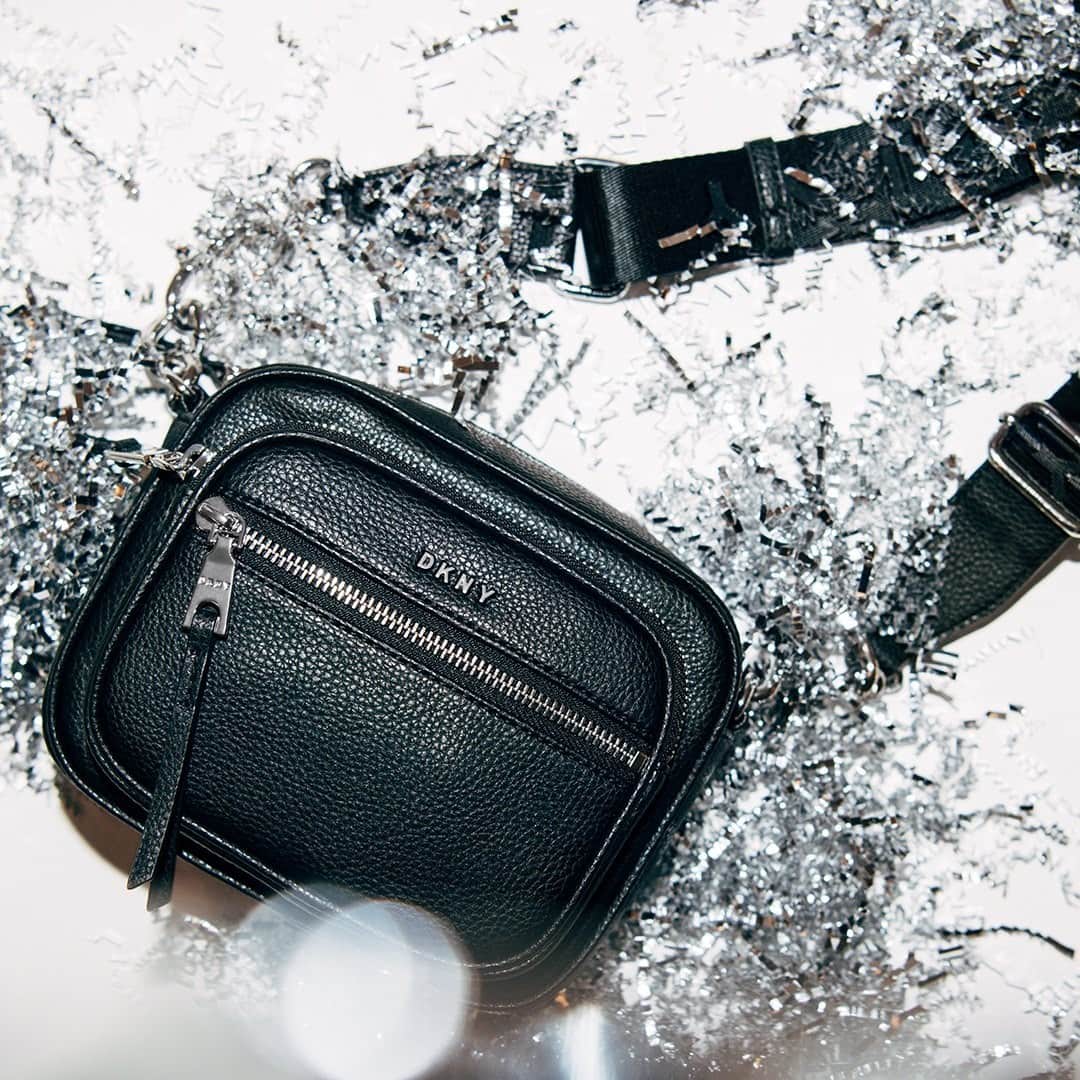 DKNYのインスタグラム：「Wishlist worthy. Tap to shop the Abby Camera Bag. #DKNYSTATEOFMIND」