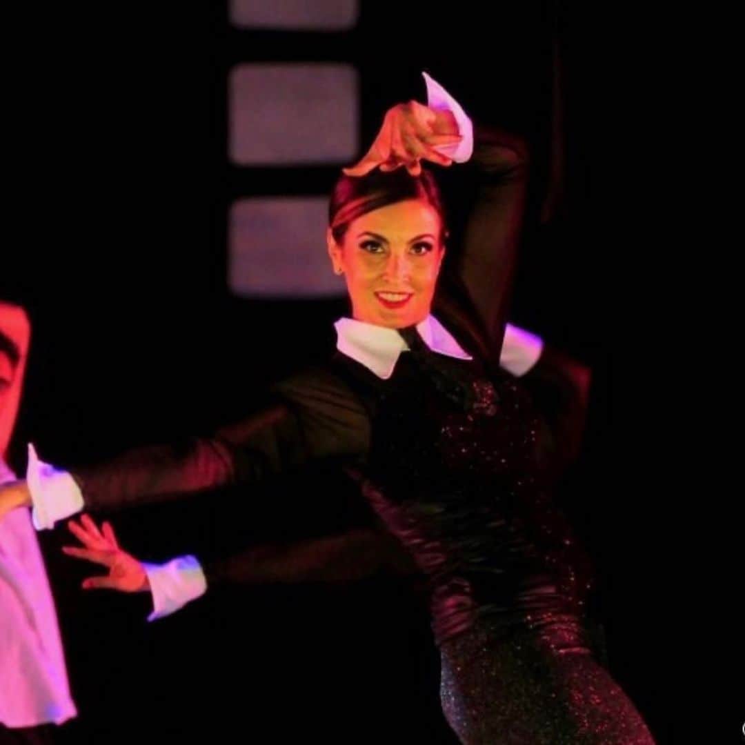 ファチマ・ベルナルデスのインスタグラム：「Hj não é dia de #tbt, mas revi muitas fotos de dezembro de 2019. Era um outro mundo. Quantas lembranças: apresentação de dança, ensaio fotográfico, bazar #entrenos, programas lindos de fim de ano, família reunida no Natal, encontros e reencontros com amigos, viagem de férias. O que será que vamos guardar desse dezembro de 2020? Vcs já têm ideia?」