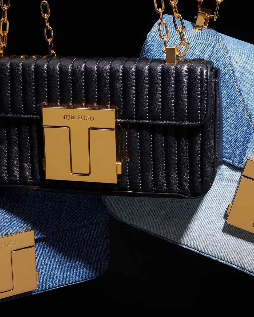 トムフォードさんのインスタグラム写真 - (トムフォードInstagram)「Gift her the iconic TOM FORD 001 handbag. Available in a variety of styles, textures, colors and sizes. #TOMFORD #TFGIFTS」12月14日 23時19分 - tomford