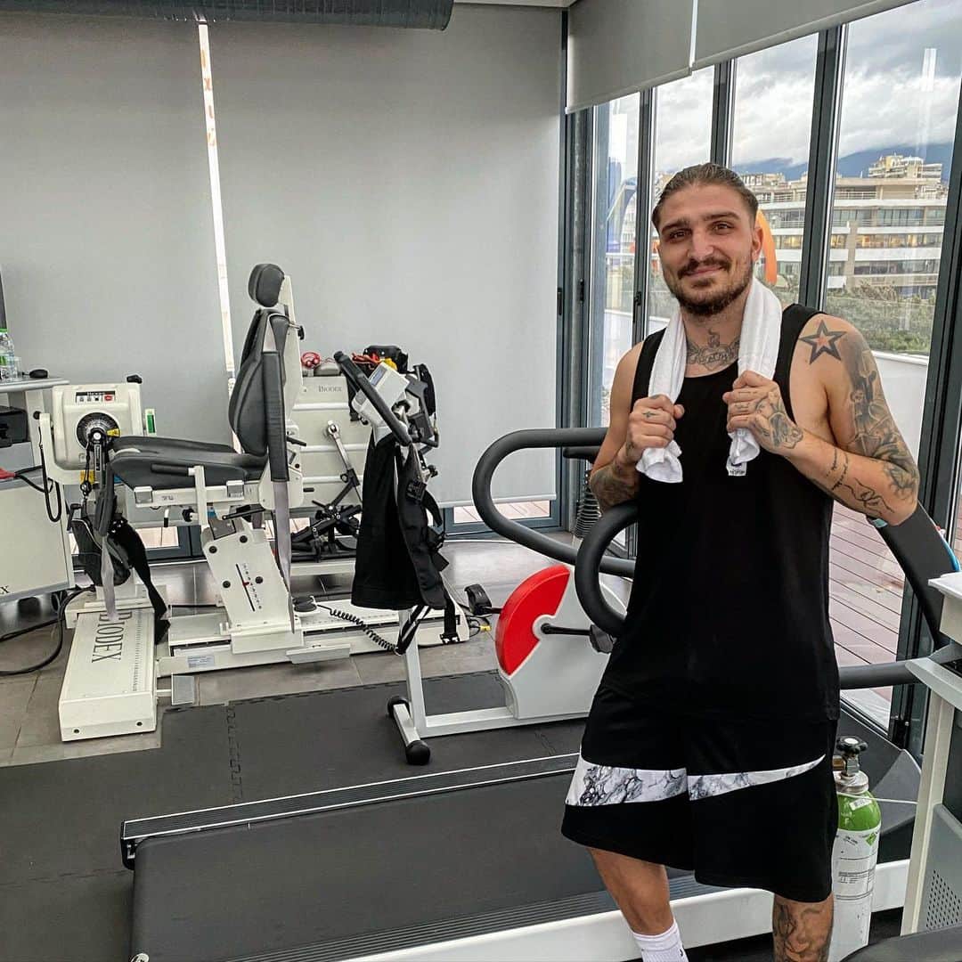 コスタス・スタフィリディスのインスタグラム：「#workalwayspaysoff」
