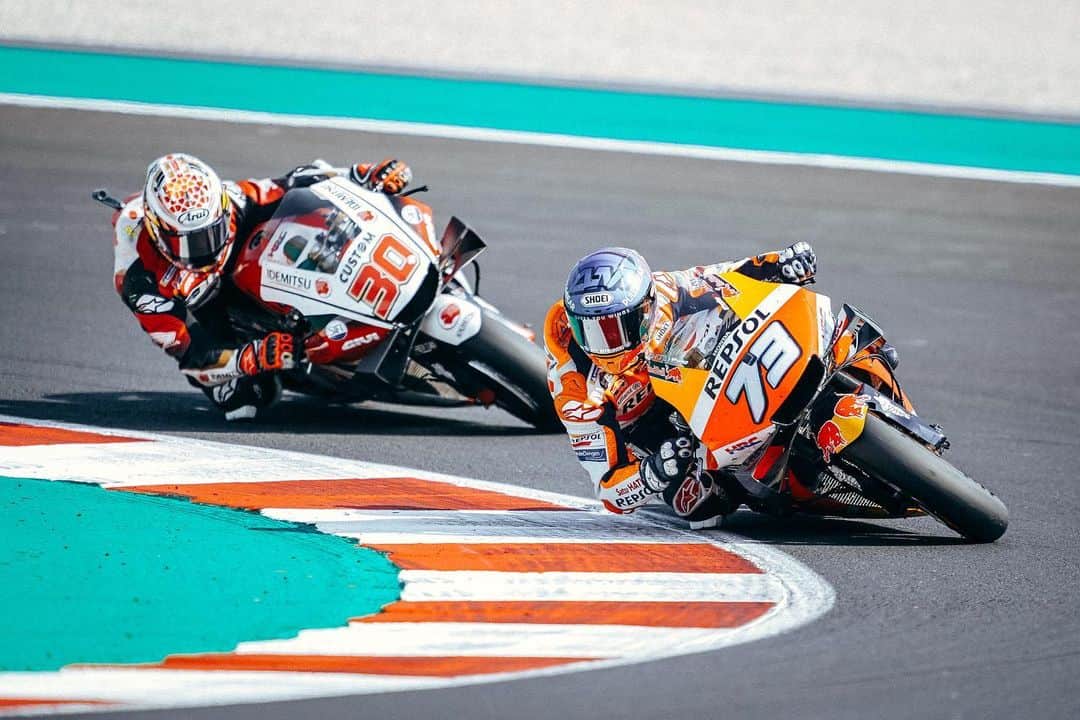 レプソル・ホンダのインスタグラム：「#TheYearThatWas - #EmiliaRomagnaGP ⠀⠀⠀⠀⠀⠀⠀⠀⠀ A first MotoGP top ten for @alexmarquez73. Steadily the rookie was building speed and establishing himself as one of the most consistent riders of the year.」