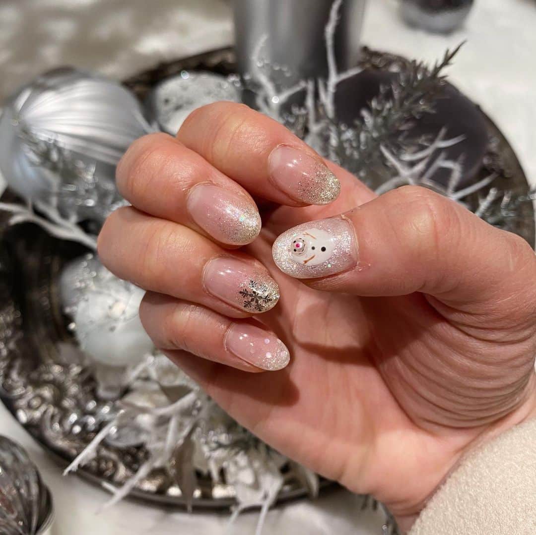 のインスタグラム：「ㅤㅤㅤ  雪だるま溶けちゃったよnail❄☃ 笑  #おかじネイル ←気まぐれです（笑） #岡島かれん #ネイル #冬ネイル #nail #雪だるまネイル #オラフネイル #クリスマスネイル #クリスマス #Xmas #Xmasnail #💅🏼」