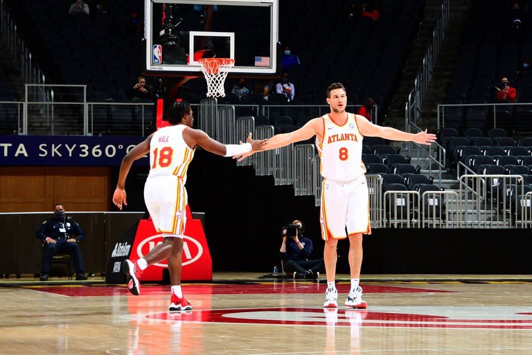 ダニーロ・ガリナリのインスタグラム：「🤝🏀 One game apiece with Orlando, now we head to Memphis! #TrueToAtlanta #NbaPreseason」