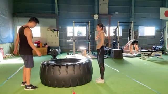 のインスタグラム：「懐かしの夏のトレーニング🌞 最近ジム行けてないなぁ…😭 冬が勝負！！！🔥  一緒にトレーニングしてるのは某会社の社長さん。 意識めちゃめちゃ高いです👏✨  #akita #workout #training #varsityweightroom #筋トレ女子 #筋肉は裏切らない #model #modelclubstella」