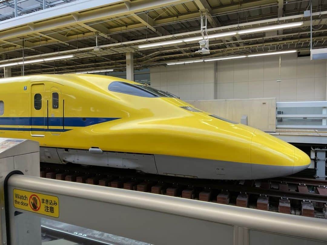 鈴木福さんのインスタグラム写真 - (鈴木福Instagram)「ドクターイエロー！！！！ なんとこの間新大阪駅で止まってるところを見れたんです！  今まで乗ってる最中に見かけたことはあったんですが、駅に止まってるのは初めて見ました！  これはいいことあるぞ…！！！  #ドクターイエロー#新幹線#幸せの黄色い電車#最高#いい事あるぞ」12月14日 23時44分 - s_fuku_te
