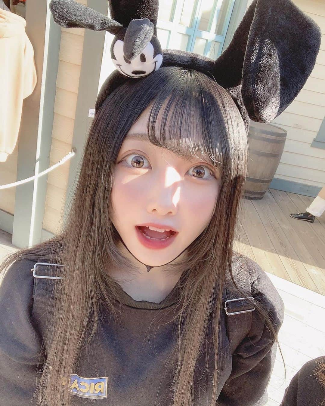 逃げ水あむ（アム・ウェイ）のインスタグラム：「ディズニー2❣️  #ディズニーコーデ  #オズワルドコーデ #ディズニーカチューシャ」