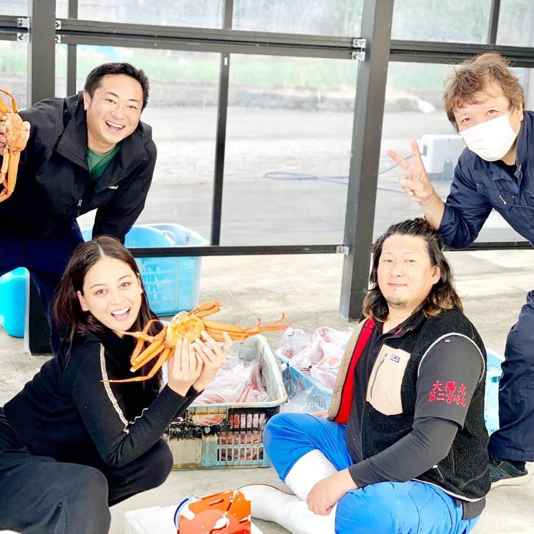 遊海 Yuumiさんのインスタグラム写真 - (遊海 YuumiInstagram)「So much crab at Toyama prefecture 🦀🦀🦀 Toyama is famous for seafood and one of the specialty is the crab 🦀 it’s from cold ocean with beautiful nature so the crab is way so sweet and delicious 🤤 thank you to the fishermen is Asahi Toyama ❤️富山県の名物の一つはカニ🦀　冷たくて、深いそして自然が素敵な富山で取れるカニさんは想像よりも甘くて口で溶けてしまう美味しさでした！！　富山県朝日の漁港の皆さんに感謝です❤️ #crab #カニ　#toyama #asahitoyama #toyamaprefecture #toyamapr #visittoyama #gototoyama #toyamajapan #japan #visitjapanjp #visitjapan #ocean #skindiving #winter #富山県　#富山　#朝日富山　#素潜り　#素潜り女子 #海　#日本海　#oceangirlonmission #富山観光」12月15日 0時01分 - yuumi_kato