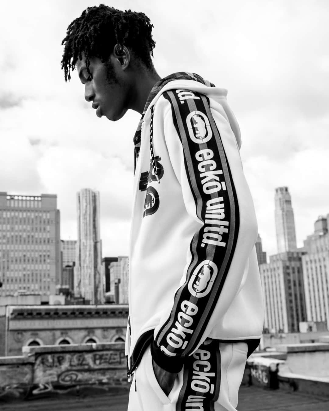 エコーレッドのインスタグラム：「🚨Coming through 🚨」