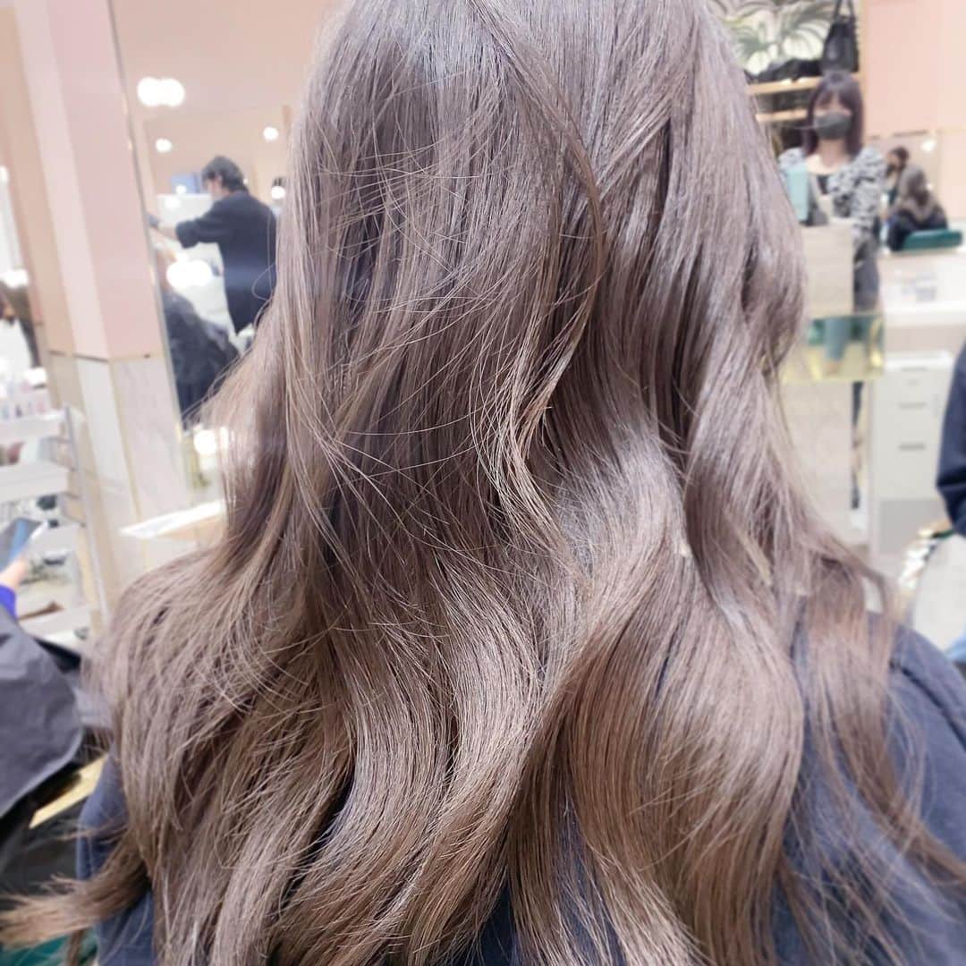 原涼香のインスタグラム：「𝐠𝐥𝐨𝐬𝐬 𝐛𝐫𝐨𝐰𝐧 𝐠𝐫𝐚𝐲 色気のあるブラウン🤎 ㅤㅤㅤㅤㅤㅤㅤㅤㅤㅤㅤㅤㅤ ㅤㅤㅤㅤㅤㅤㅤㅤㅤㅤㅤㅤㅤ」