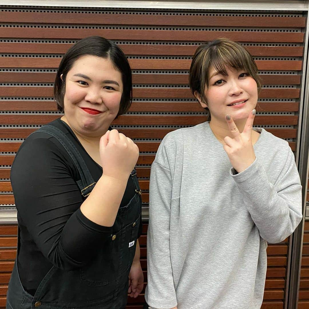 稲田美紀のインスタグラム：「． ． ＴＨＥＷ準優勝でした！ほんまに沢山のメッセージありがとうございます！全部みますので！巨人師匠の応援コメント、ダブルアート真べぇさん(こっちこっち〜の皆さん)、桧之川のママ、そしてインタビュー受けてくださった方々もありがとうございました😊 最後一つ勝たれへんかったけど、とりあえず今日もビールは美味しいです！これからも紅しょうがをみなさんお願いします！ #女芸人the_w  #ゆりやんレトリィバァ  #Aマッソ #ターリーターキー #ぼる塾 #紅しょうが #熊元プロレス #稲田美紀 １万人いった！うれし」