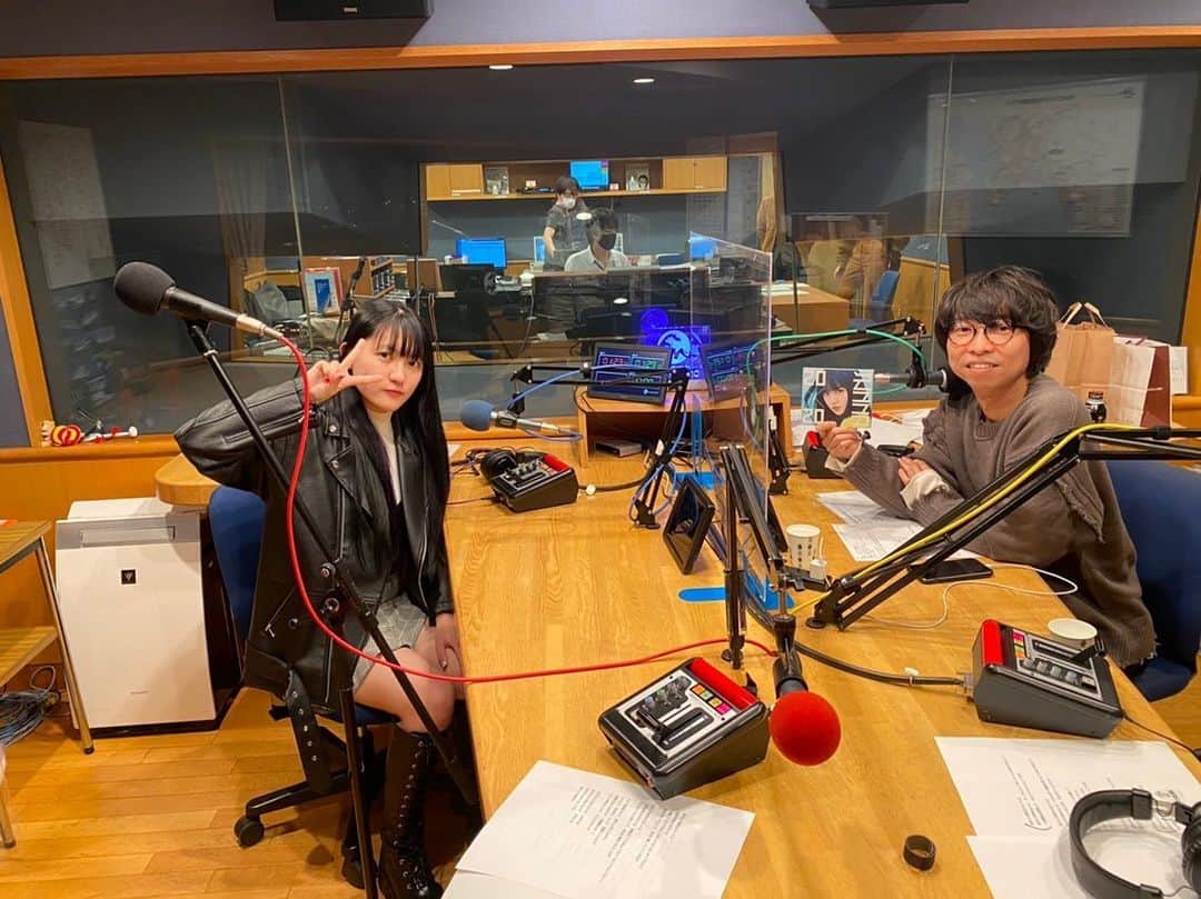JUNNAのインスタグラム：「「wacci 橋口洋平のドア開けてます！」にゲスト生出演、そして、「別の人の彼女になったよ」を生歌唱させて頂きました〜〜〜🎤  先輩とのラジオ楽しかったです📻 また、遊びにいかせてください〜〜〜」