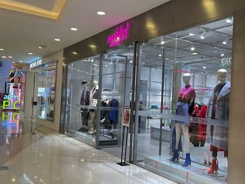 マークファストさんのインスタグラム写真 - (マークファストInstagram)「Mark Fast flagship store opened on my birthday. Best gift ever ! 💕💚 #APM #mall #Beijing」12月15日 0時13分 - mark_fast