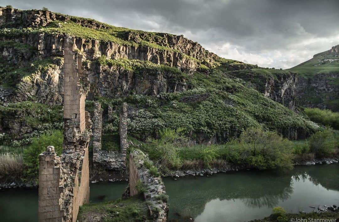 ジョン・スタンメイヤーさんのインスタグラム写真 - (ジョン・スタンメイヤーInstagram)「In darkest of moments, I believe in hope. Hope, that one day Afghanistan will have peace… Hope, this bridge between Turkey and Armenia will be rebuilt… Hope, the man who lost a shoe walking for days through a desert in Djibouti, found sanctuary in a land where human rights are respected. Hope is the simple beginning act, inspiring us never in succumbing to weakness. No matter how painful turning suffering into forgiveness is, oppression into freedom, hatred into love. We must. Or else bear witness to repeated Landscapes of Human Weakness…  ⠀⠀⠀⠀⠀⠀⠀⠀ As weekend orders ship today, a kind reminder the Holiday Love Print Sale ends in 4 days. Visit the link in my Instagram bio and on checkout, enter “holidaylovesale2020” to receive $50 off all non-edition signed prints. ⠀⠀⠀⠀⠀⠀⠀⠀ Afghanistan - Scars of War…Kabul in 2001, after decades of war. ⠀⠀⠀⠀⠀⠀⠀⠀ Armenia/Turkey - Bridging Peace…Remains of a bridge from the 15th century that once connected Turkey and Armenia, in the ancient medieval Armenian city of Ani, Turkey. ⠀⠀⠀⠀⠀⠀⠀⠀ Djibouti - Left Behind…A shoe left by man on the arduous journey through the Ardoukoba lava fields in Djibouti, walking for days to reach the Red Sea for a boat, and a life of hope. ⠀⠀⠀⠀⠀⠀⠀⠀ #holidaylovesale2020 #signedprints #afghanistan #turkey #armenia #djibouti」12月15日 0時16分 - johnstanmeyer