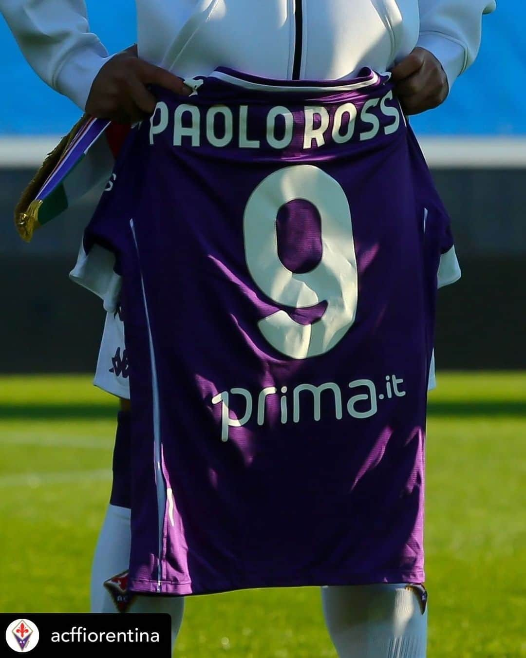 ジャンカルロ・アントニョーニのインスタグラム：「Posted @withregram • @acffiorentina Il tributo della Fiorentina per Paolo Rossi. Fiorentina pay tribute to Paolo Rossi.  Ciao Paolo.  #PaoloRossi #Fiorentina #ACFFiorentina」