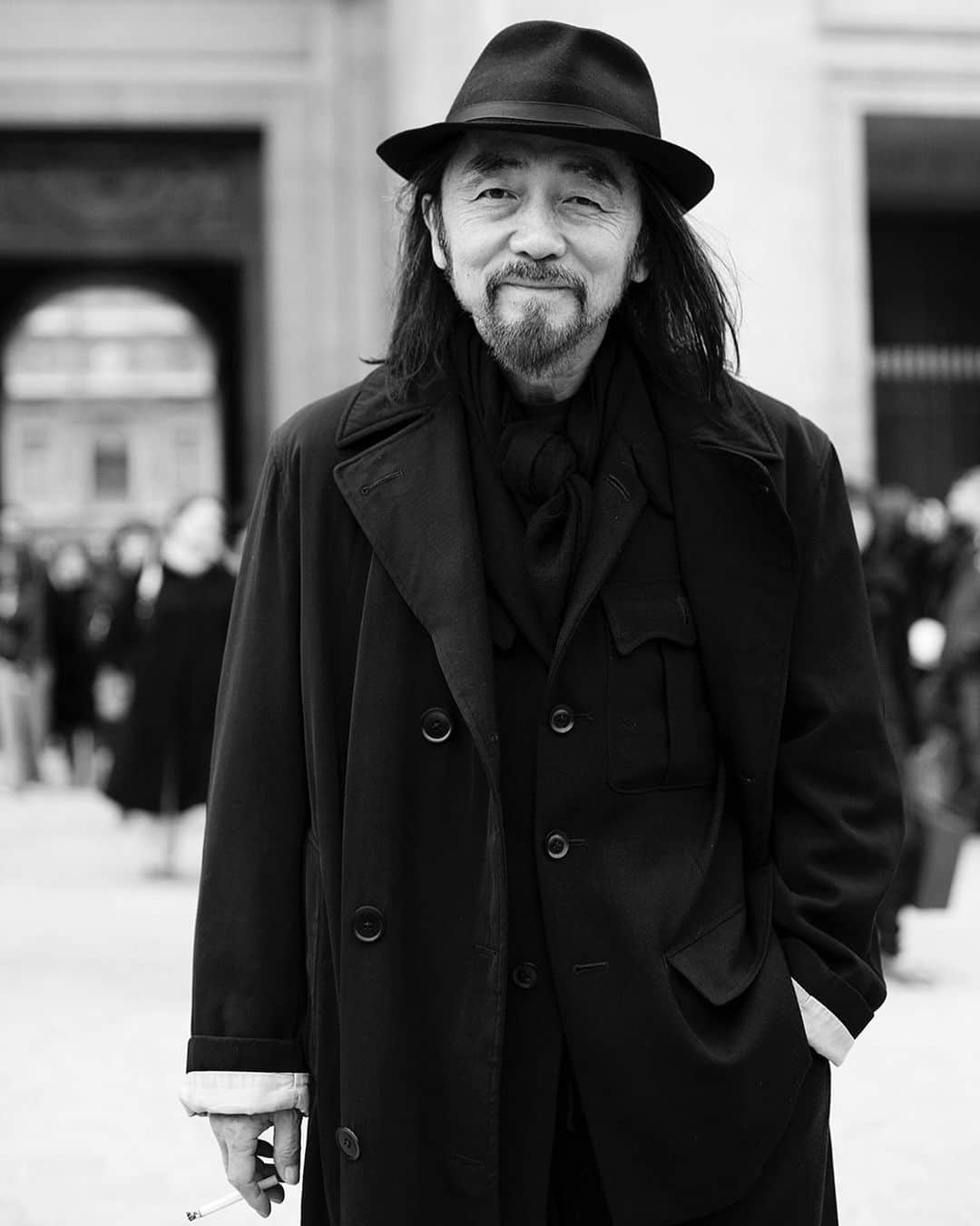 スコット・シューマンのインスタグラム：「Looking through old archives I found this very natural image I shot of Yohji Yamamoto in Paris around 5 years ago.  Yohji was such a big influence on me when I was just learning about fashion in the early 80s.  There was a very specific moment in 1987 when all I wanted to wear was Yohji or anything I could find in Bloomington IN thrift shops that could pass for Yohji.  I still think he’s one of the true masters of fashion! (Oops! It wasn’t  five years ago, it was twelve years ago 💁🏼‍♂️)」
