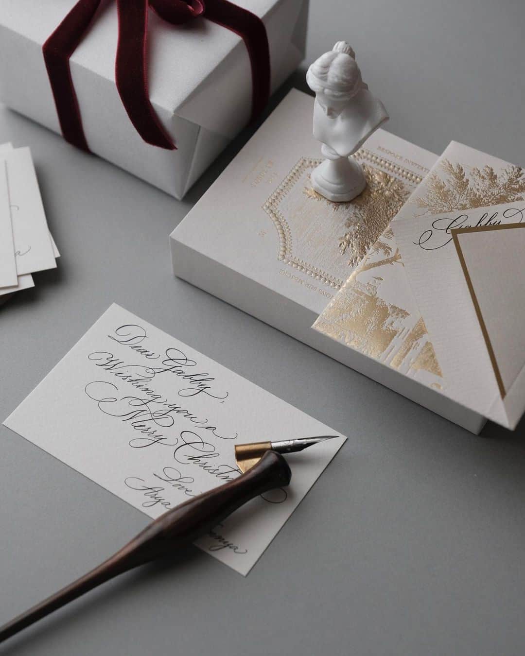 のインスタグラム：「Wishes featuring grey ORI card set — #calligraphy #handwrittencards #calligraphylove #stationery #カリグラフィー　#モダンカリグラフィー #paperlover」